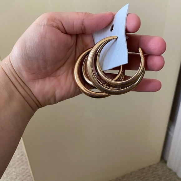 FREE PEOPLE LARGE a DOUBLE INTERTWINED HOOPS EARRINGS in GOLD new - Picture 3 of 4